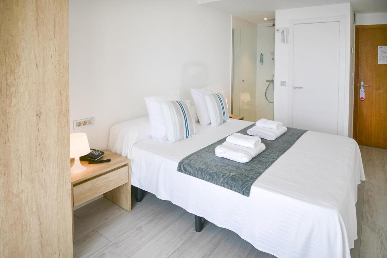 Hotel Reimar 산 안토니 드 칼론헤 객실 사진