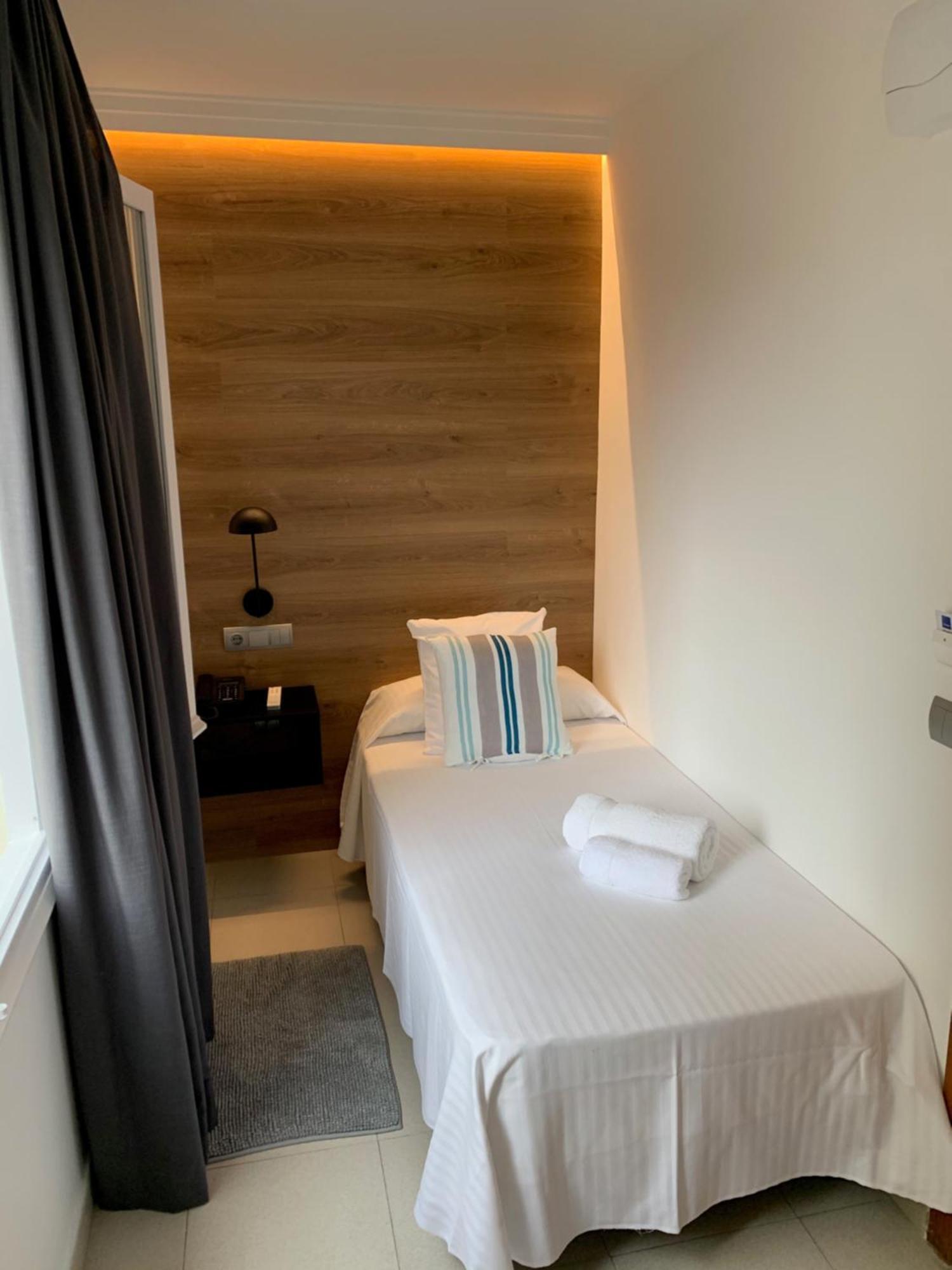 Hotel Reimar 산 안토니 드 칼론헤 객실 사진
