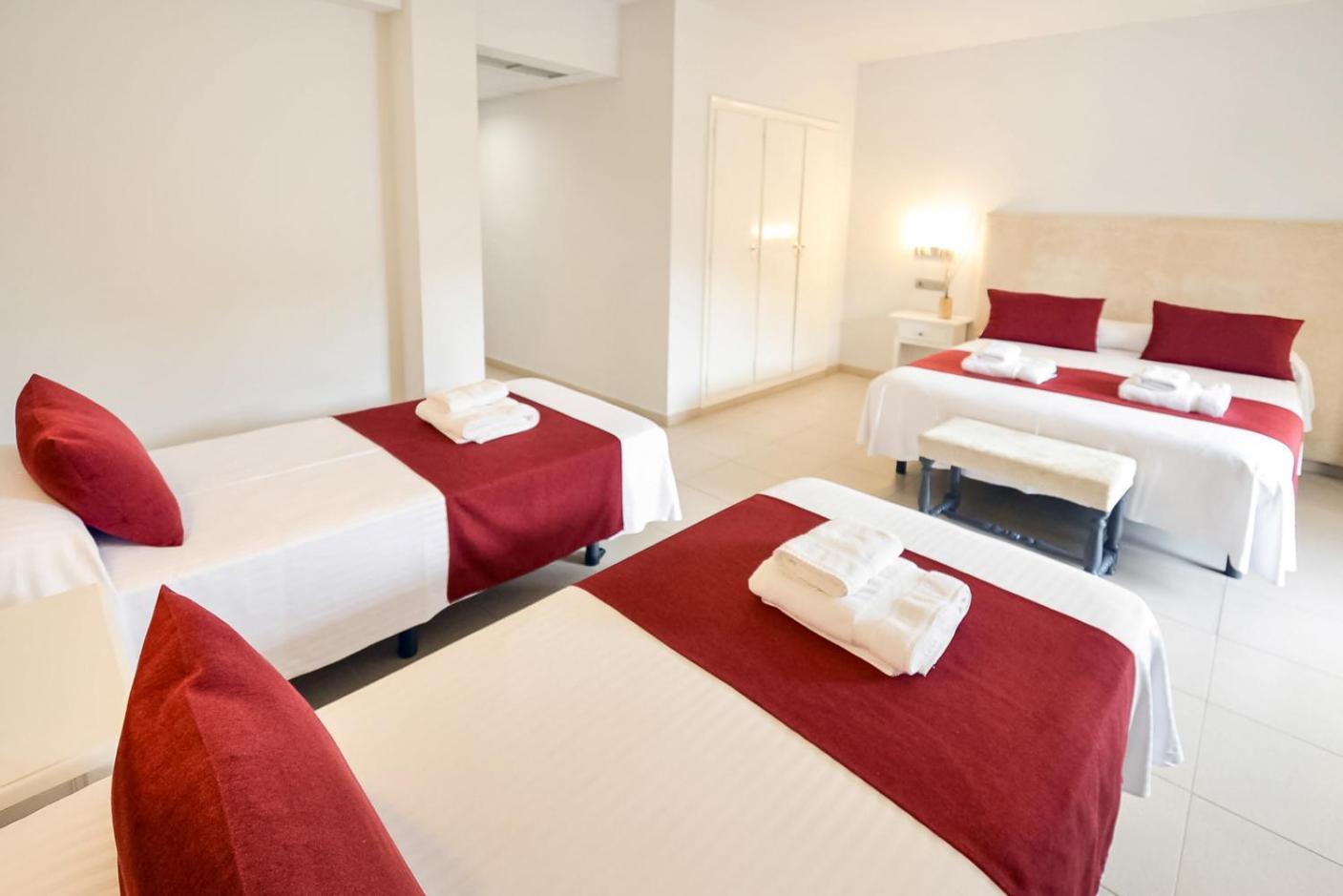 Hotel Reimar 산 안토니 드 칼론헤 객실 사진