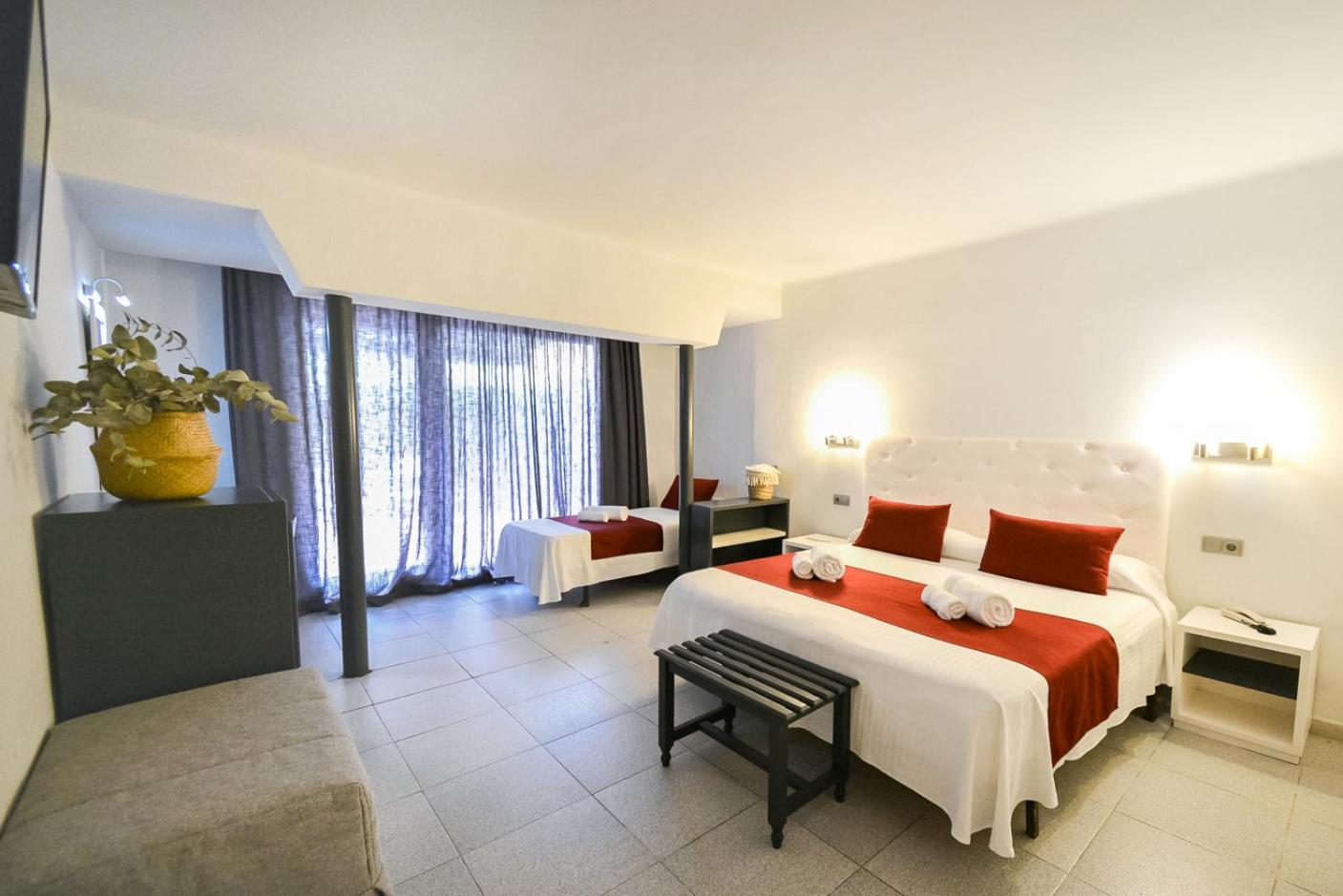 Hotel Reimar 산 안토니 드 칼론헤 객실 사진