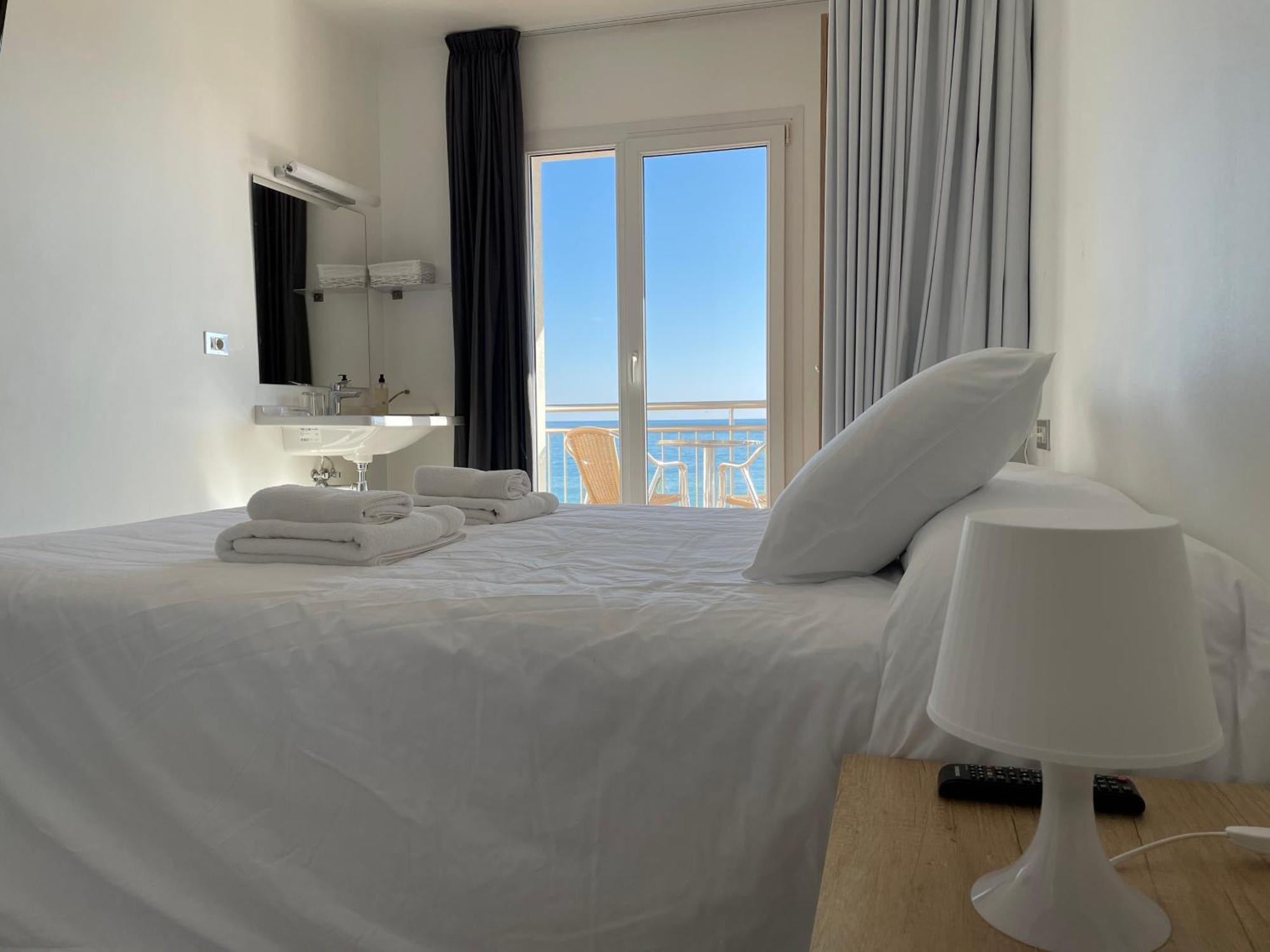 Hotel Reimar 산 안토니 드 칼론헤 객실 사진