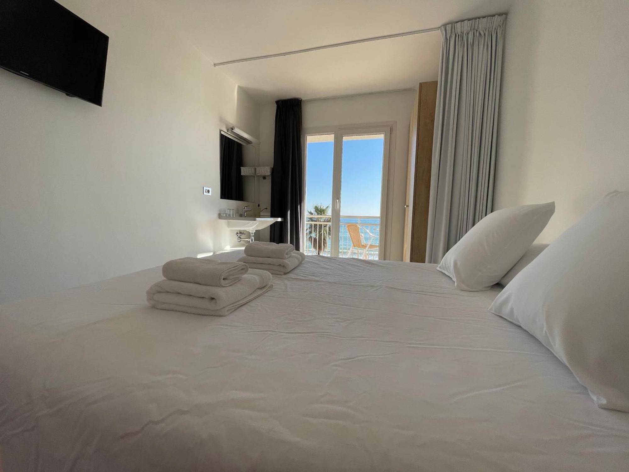 Hotel Reimar 산 안토니 드 칼론헤 객실 사진
