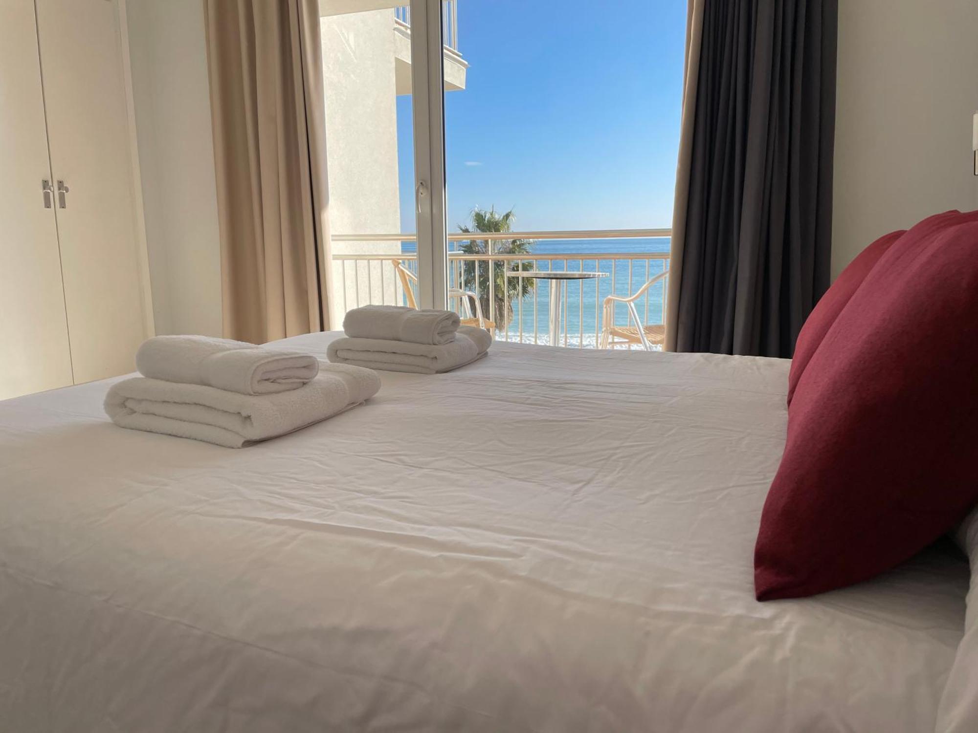 Hotel Reimar 산 안토니 드 칼론헤 객실 사진